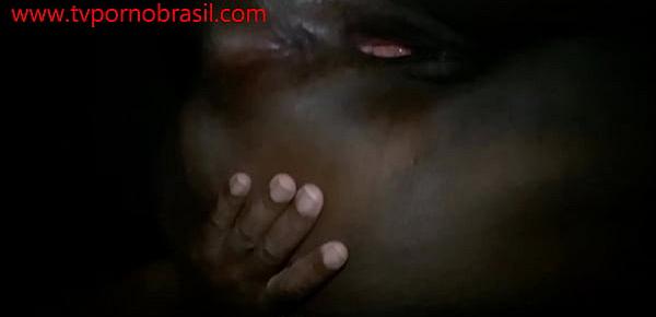  Negra Gostosa Mostrando e Abrindo o Cuzinho e a Buceta